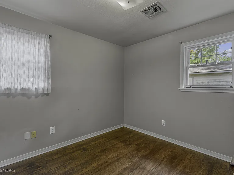 1602 San Saba St — Photo 5