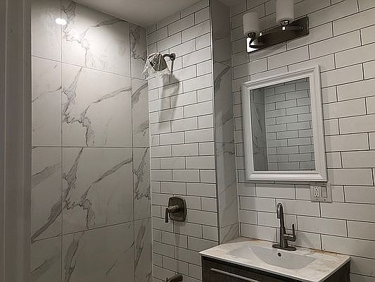 3rd image of 2513 Wallace Ave #1F