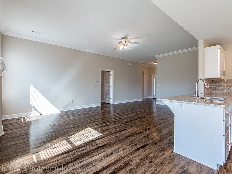1635 S Borden St — Photo 5