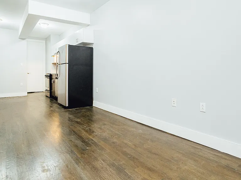 296 Harman St #1L — Photo 1
