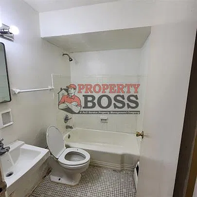 5900 Forest Ave. #B2 - 1 — Photo 3