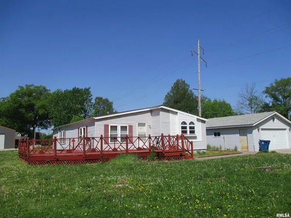 911 N Buchanan St, Benton, IL 62812