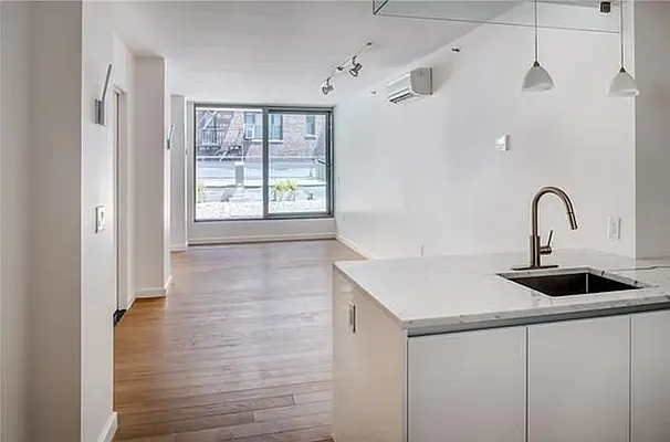 Rented by SERHANT. | media 9