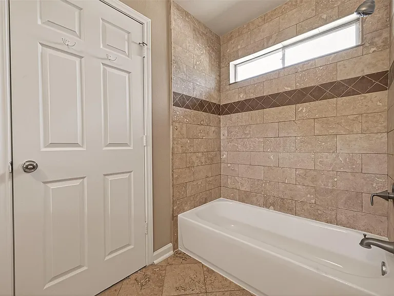 19710 Twin Canyon Ct — Photo 30