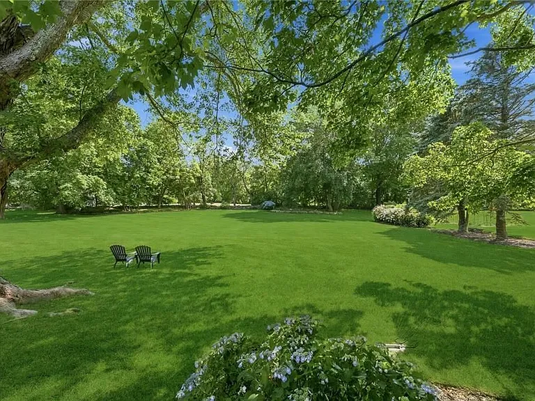 131 Taylor Rd — Photo 10