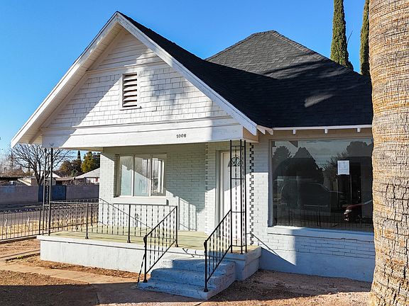 3rd image of 1006 E 7TH Street