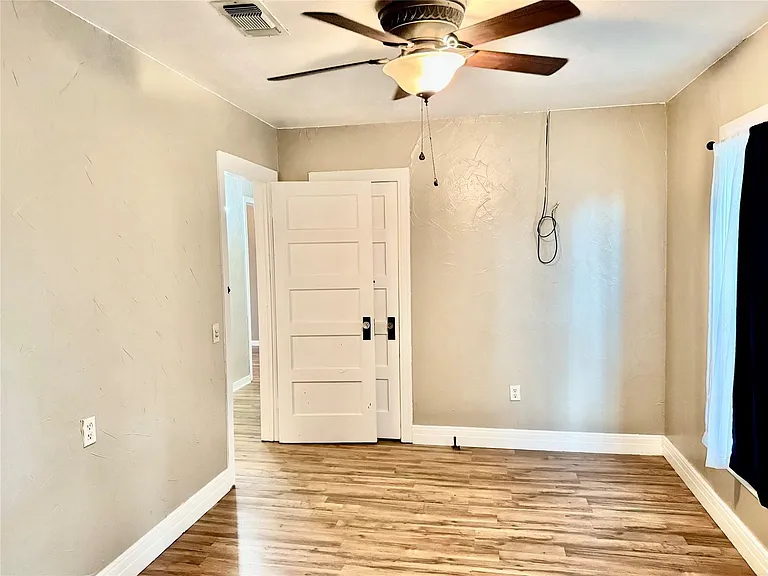 1197 FM 697 — Photo 23