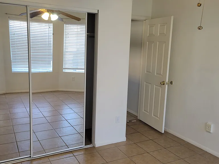 4527 E Mockingbird Dr — Photo 3