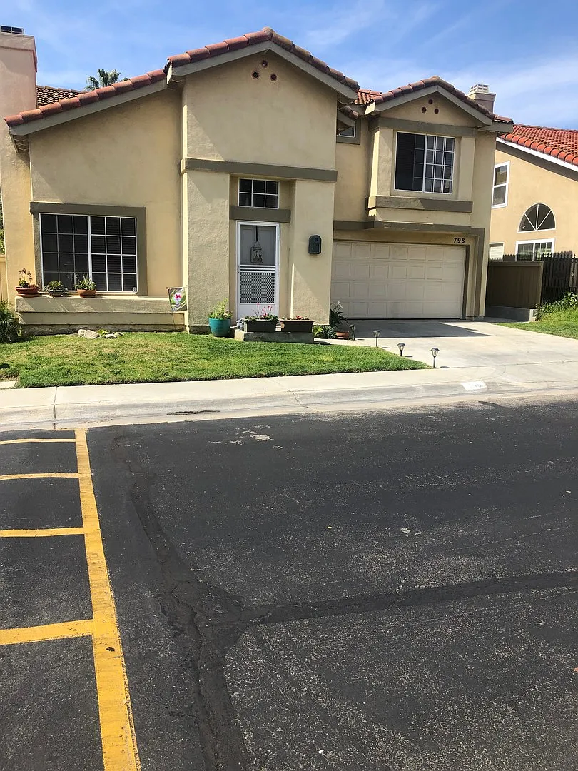 2 Story Corona Home — Photo 1