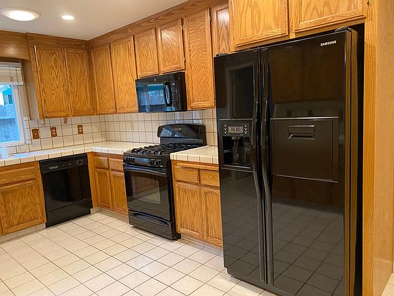 4th image of 19400 N Windwood Dr