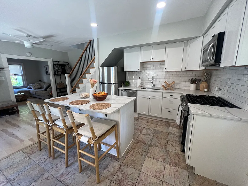 1938 W 44th St