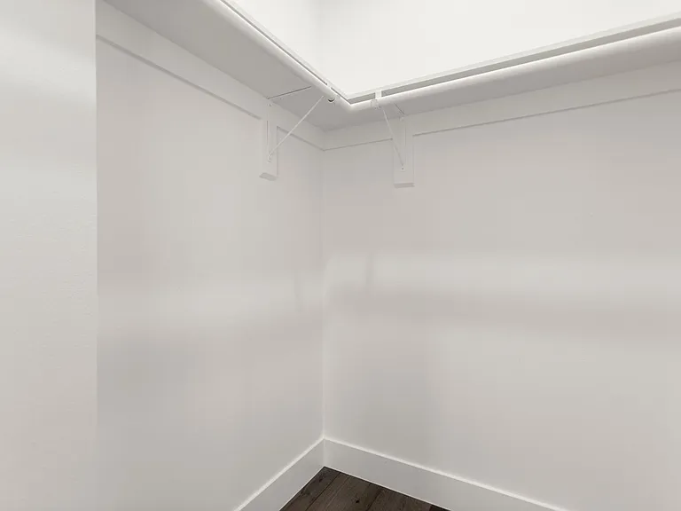 1034 N Oxford Ave — Photo 45