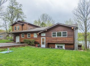433 E Lakeshore Dr, Highland Lakes, NJ 07422