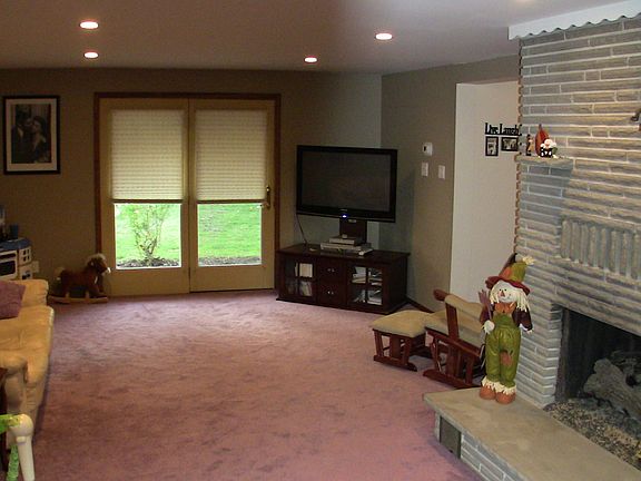 French doors to front covered porch.
