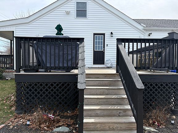 3rd image of 653 Metacom Ave