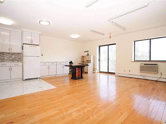 2nd image of 147-45 Barclay Ave #5B