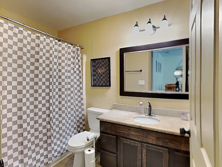 4705 Selkirk Dr — Photo 8