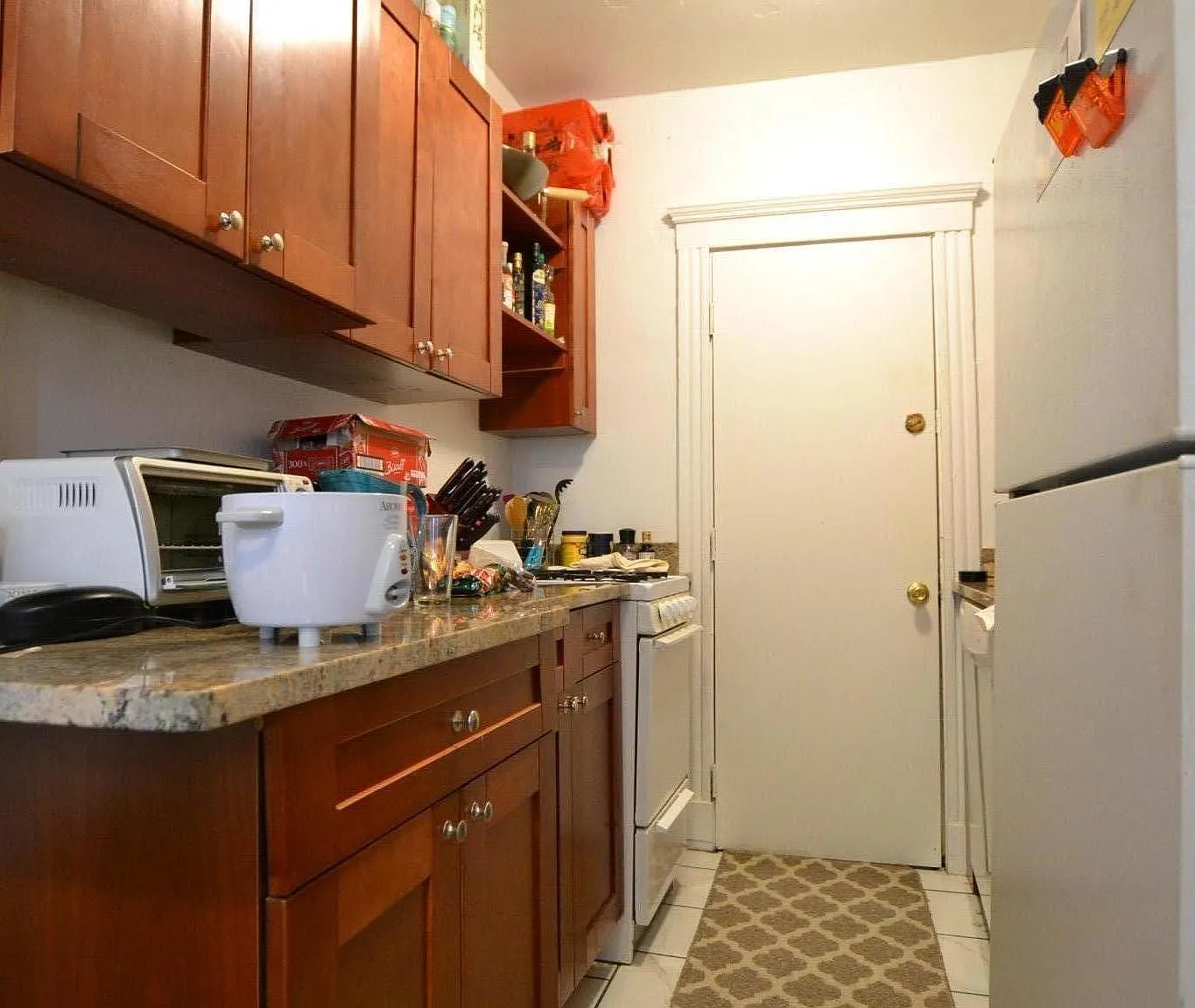 Studio, 400 sqft, $2,334 — Photo 1