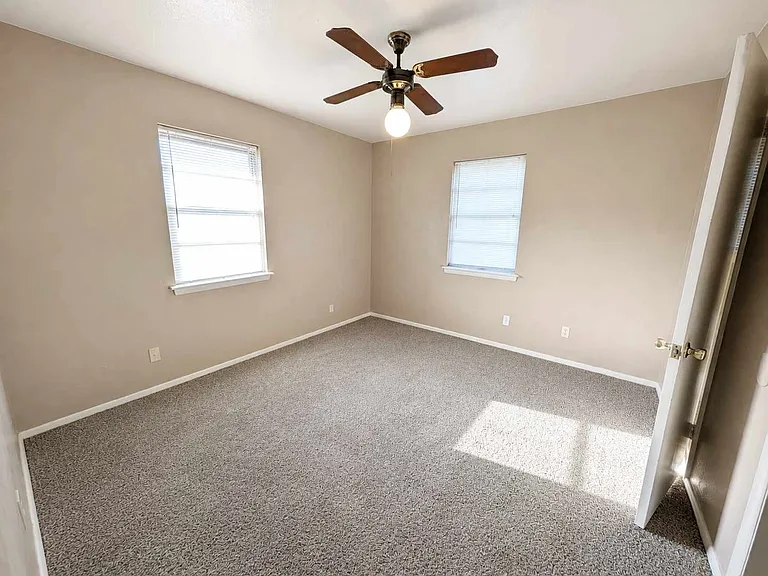 2105 SW 76th St — Photo 10