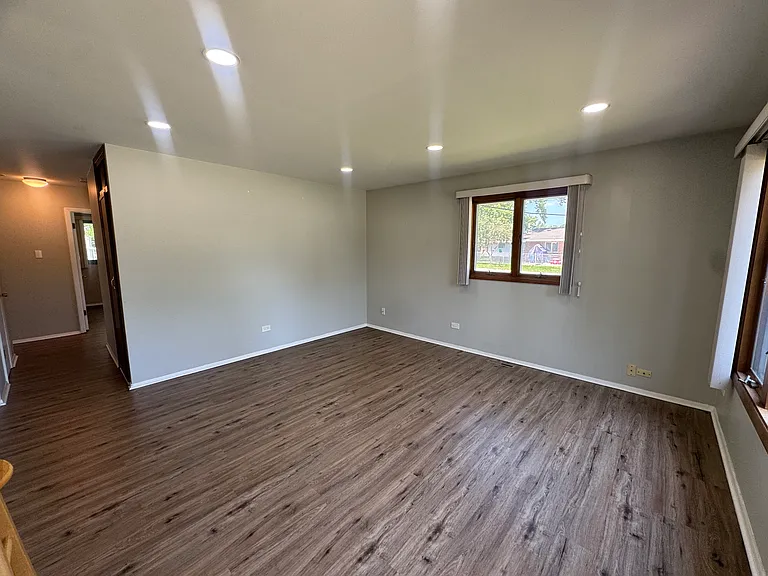 820 Park Ave — Photo 2