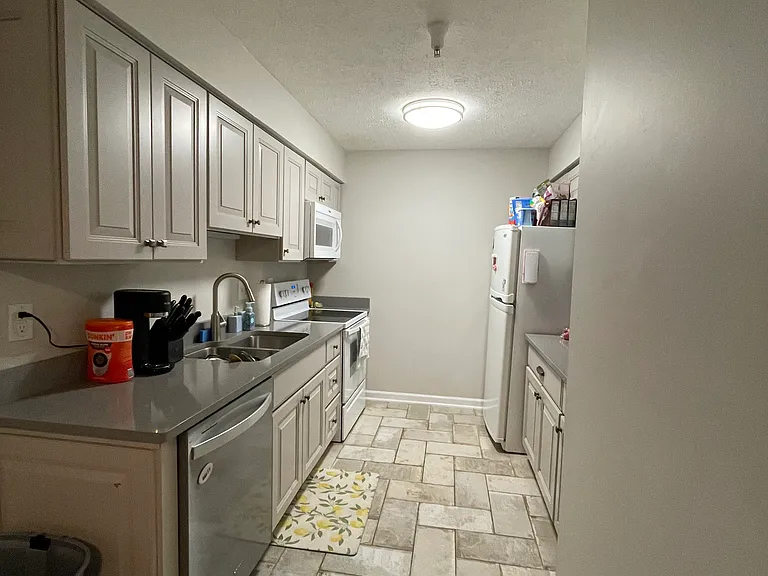 3230 E John Hinkle Pl — Photo 3