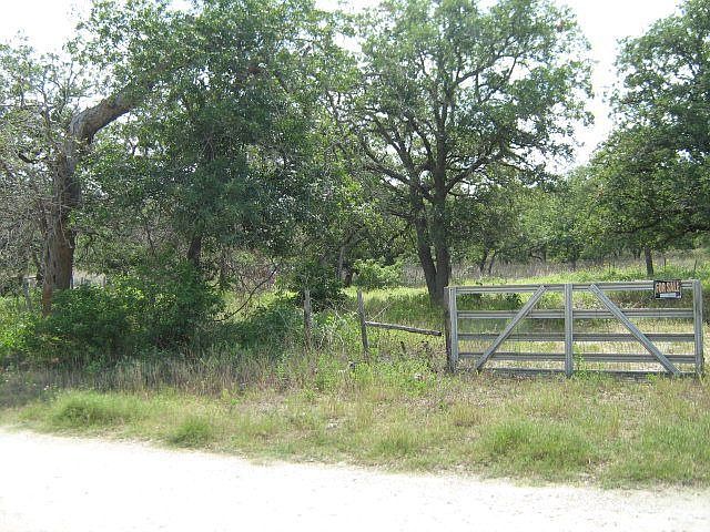 2nd image of 180 Leaning Oaks Cir