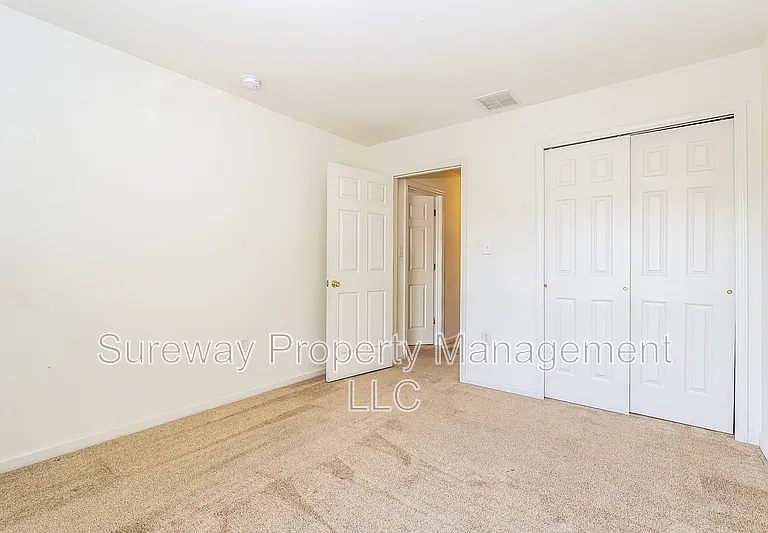 158 Chancellor Dr — Photo 15