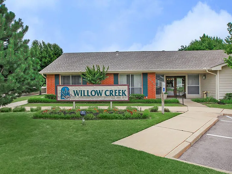 Willow Creek Apartments — Photo 7