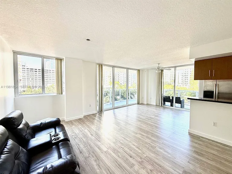 601 NE 23rd St #605 — Photo 4