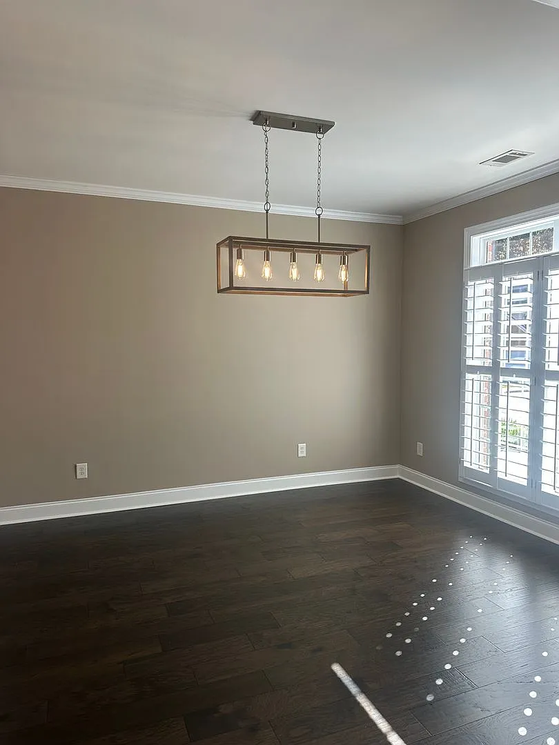 Gorgeous 3 Bedroom Home in the City! — Photo 2