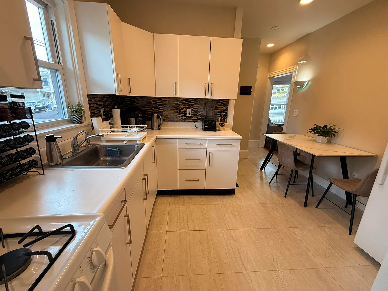 1 bed, 700 sqft, $2,000 — Photo 2