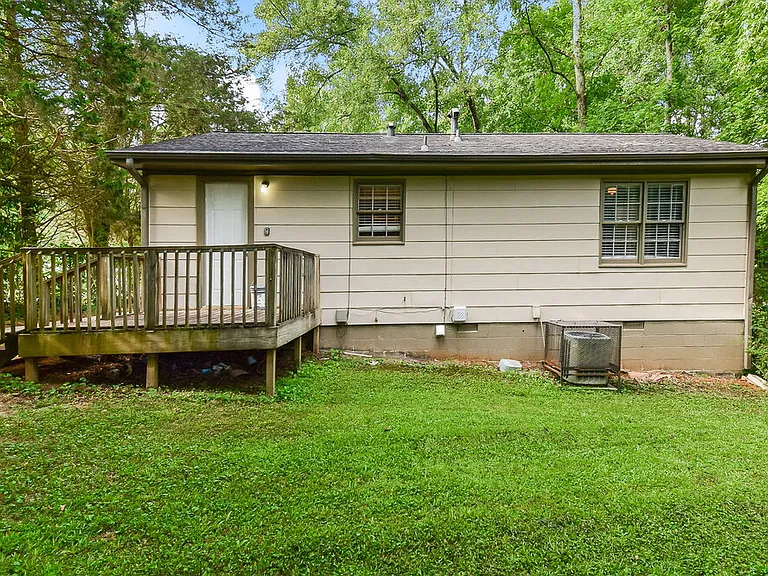900 Orris Ln SW — Photo 16