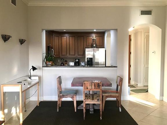 4th image of 200 NE 2nd Ave APT 406