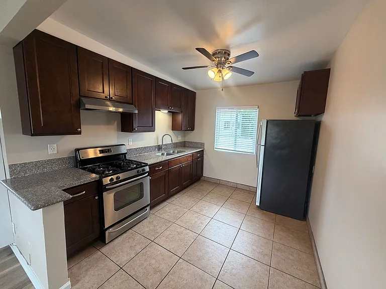 2726-2730 E Spaulding St — Photo 9