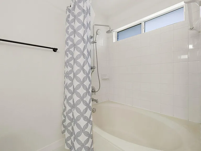 218 Altamont St — Photo 15