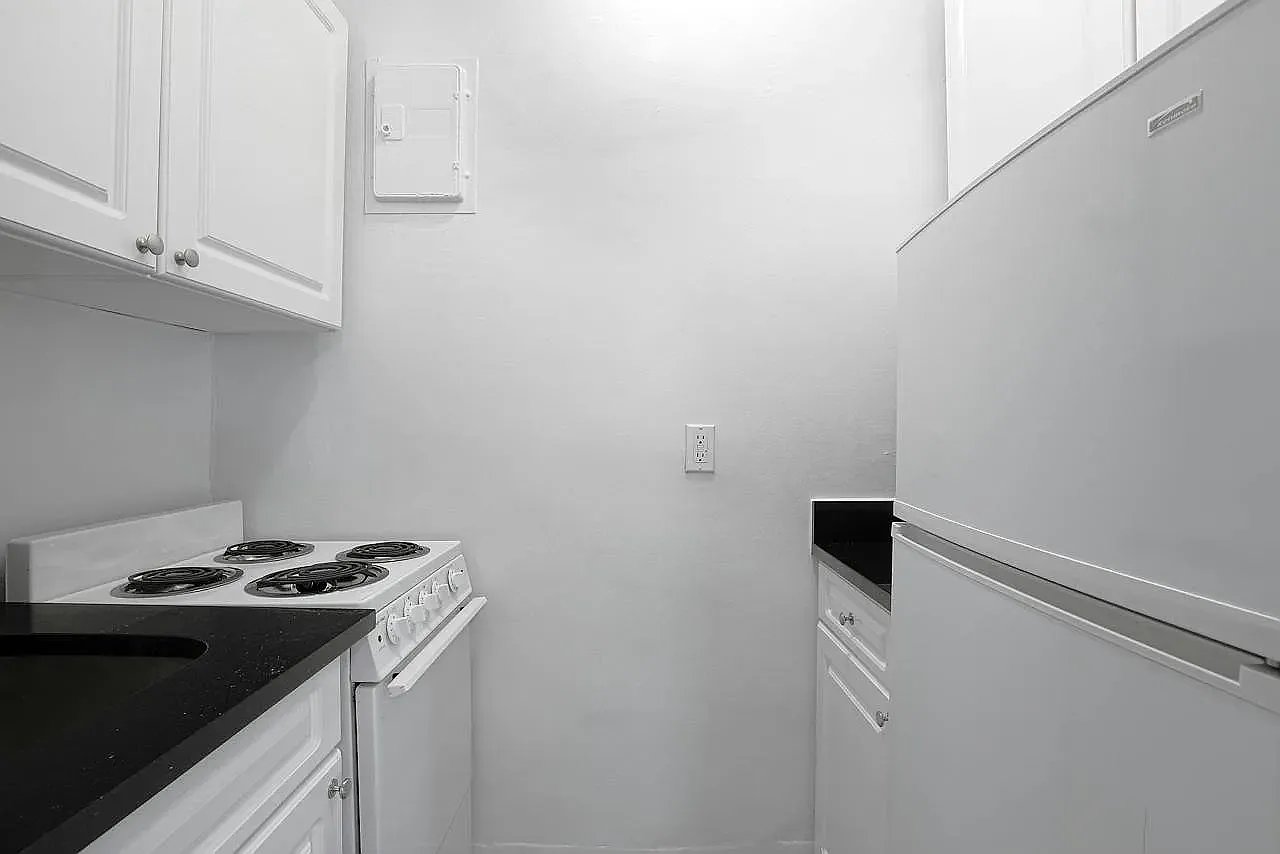 208 West 23rd Street — Photo 2