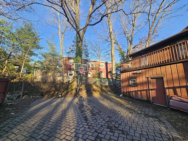 440 Jones Rd — Photo 3