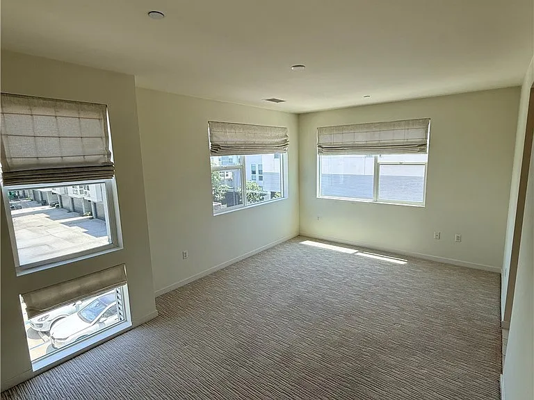 1527 Sullivan Ave — Photo 23