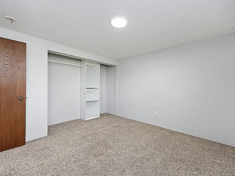 710 Taylor St W — Photo 17