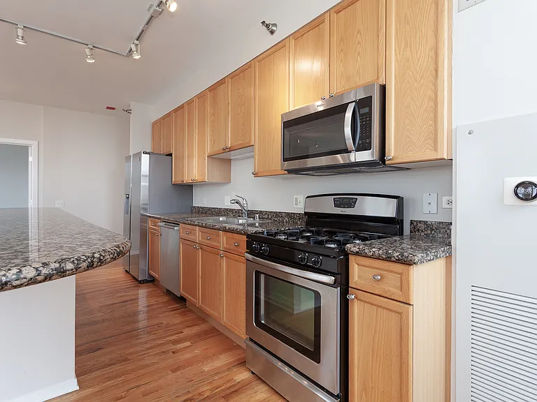 330 N Jefferson St #801 — Photo 8