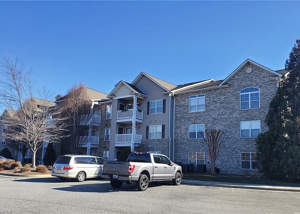 2nd image of 7100-208 W Friendly Ave