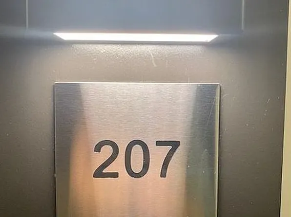 6 David Eyer Rd #207, Richmond Hill, ON L4S 0N5