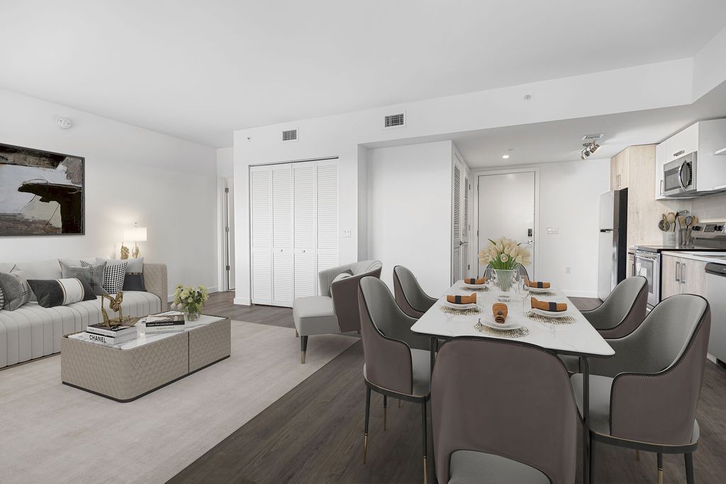 200 NE 1st Ave #107, photo 2