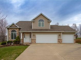 953 204th Pl, Pella, IA 50219