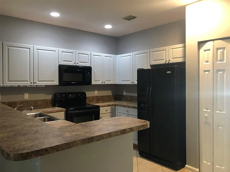 8209 SW 25th Ct — Photo 10