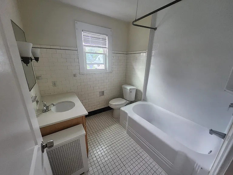 208 Clover St — Photo 7