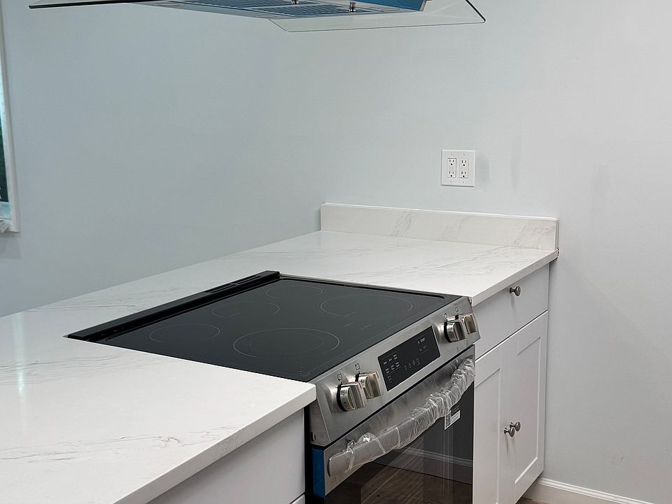 Modern full size kitchen