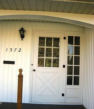 2nd image of 1572 Hawthorne Dr