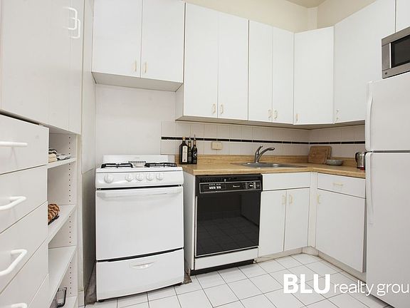 2nd image of 370 E 76th St APT C105