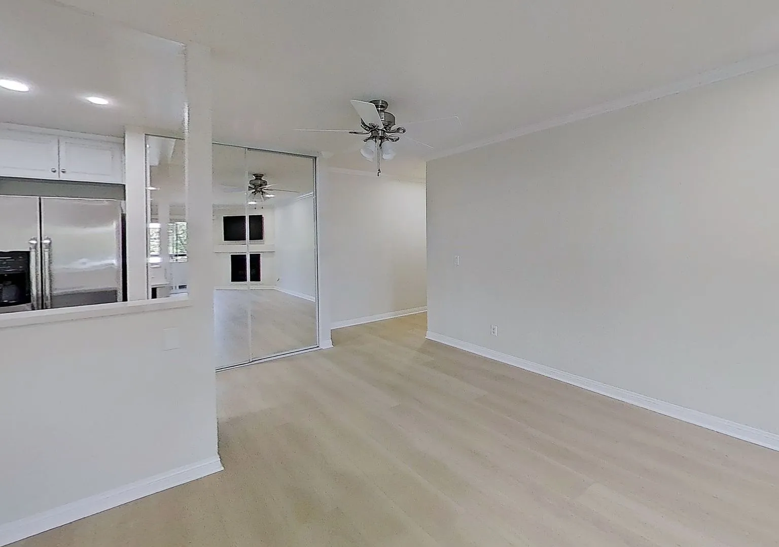 5545 Canoga Ave — Photo 2
